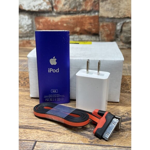 Apple iPod Nano 4th Generation Blue 8GB Model:A1285 W/ Cable & Adapter - Picture 2 of 5